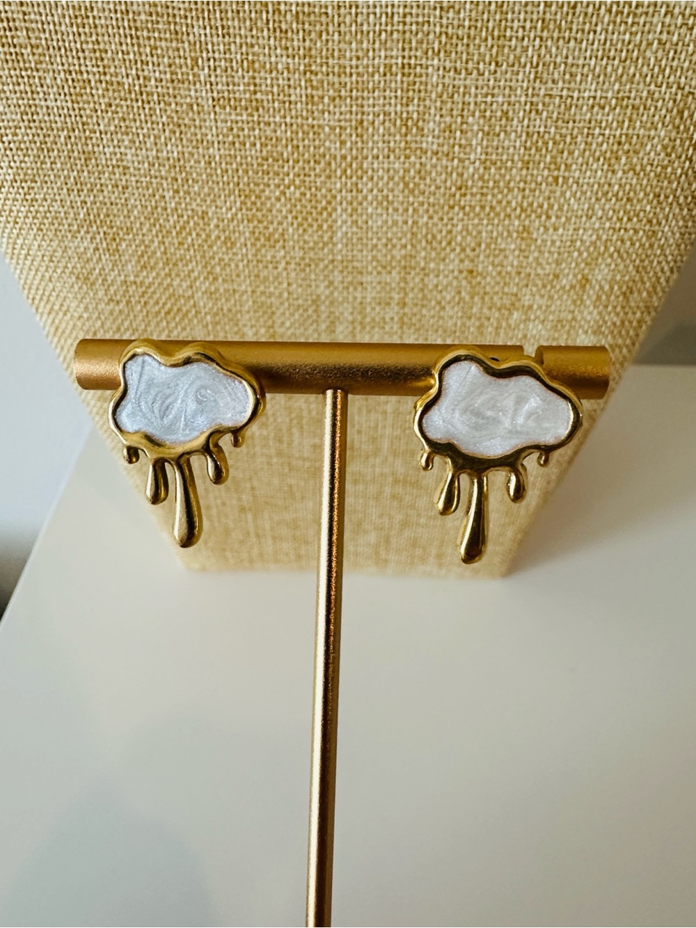 Fashion Jewelry Gold Cloud Drip Earrings with White Inlay